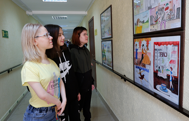 В Советске проходит выставка Всероссийского конкурса рисунков детей-сирот