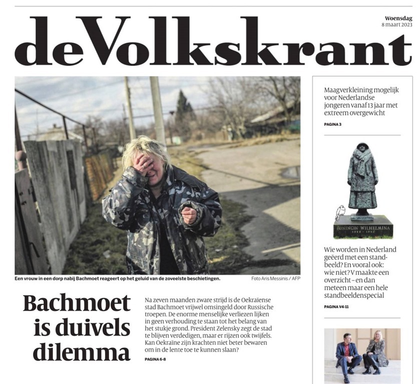  Голландская газета De Volkskrant в качестве основной темы номера выносит вопрос: на кой дьявол Зеленский погубил столько украинских жизней ради удержания Артемовска, который они называют Бахмутом? 