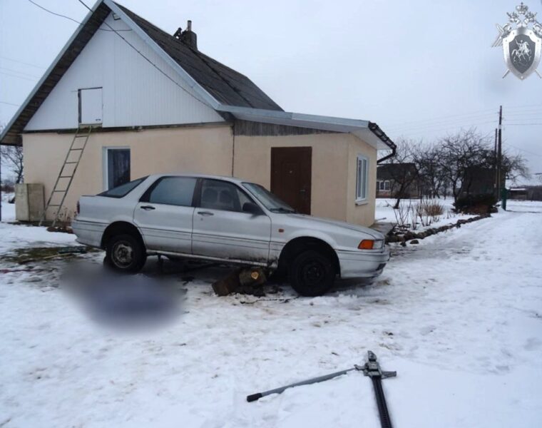 Калининградца придавила машина, соскочившая с домкрата