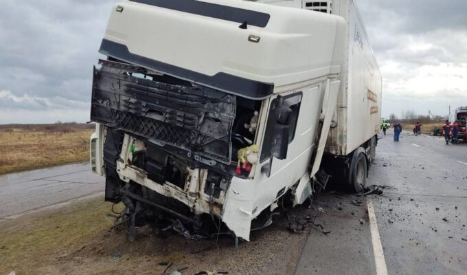 На дороге Калининград-Мамоново-2 произошло ДТП с грузовиком