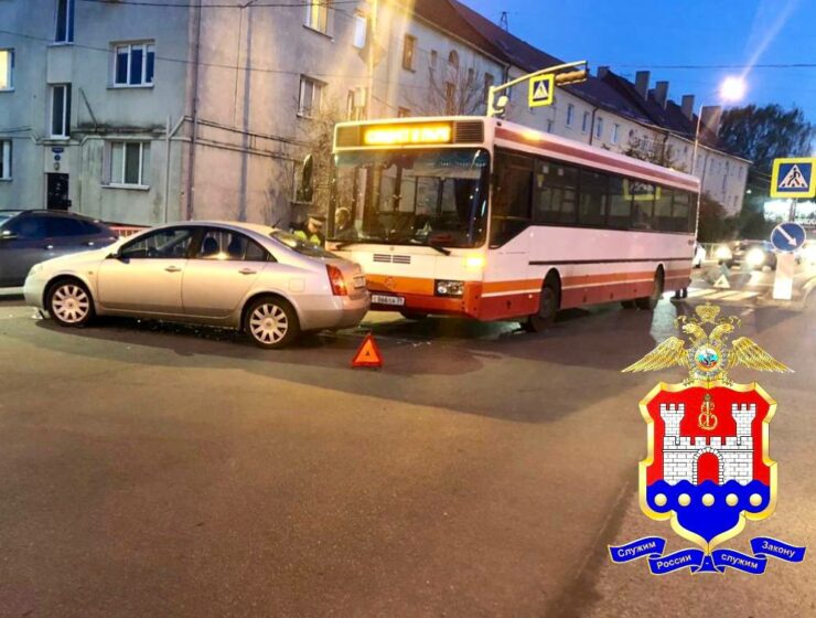 В Калининграде легковушка спровоцировала ДТП с пассажирским автобусом