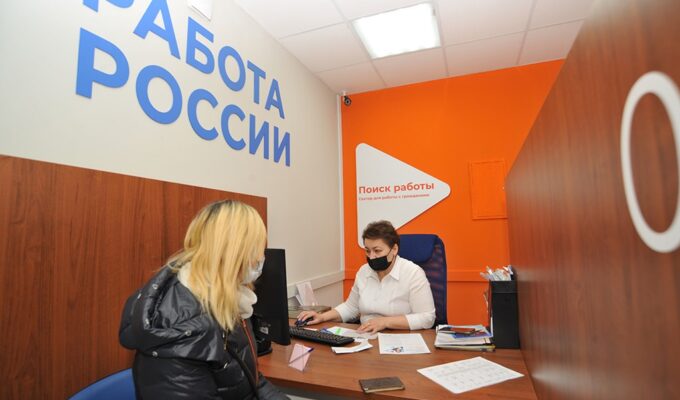 Калининградцы предпочитают искать работу через друзей и родню, а калининградки — через интернет