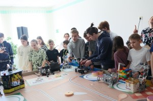 В Калининграде в умениях сразились юные робототехники
