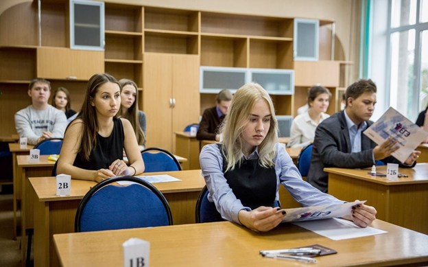 Калининградские выпускники написали экзамен по обществознанию