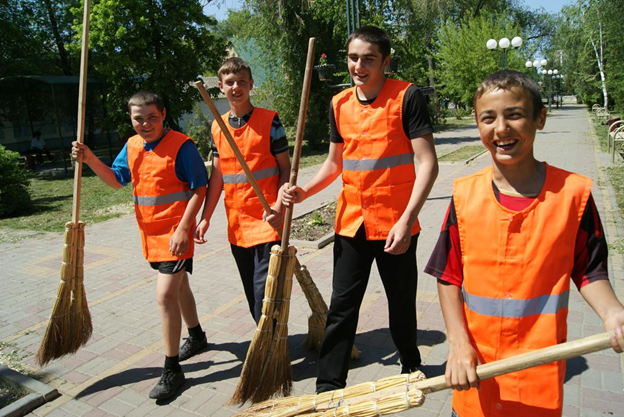 Калининградцы высказались о плюсах и минусах работы в подростковом возрасте