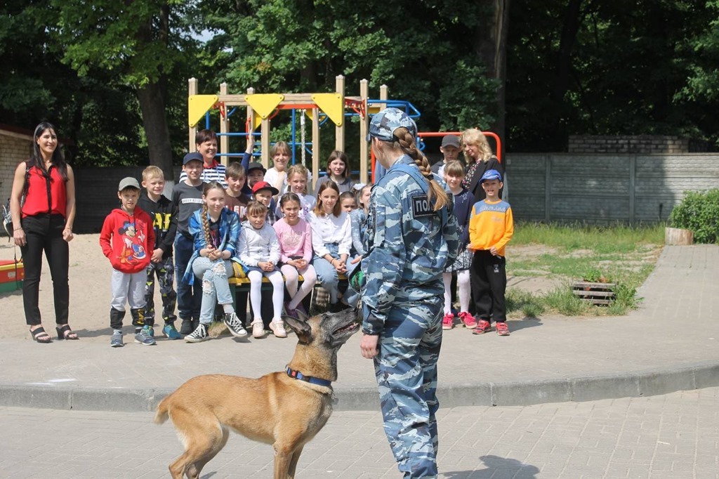 Полицейские и общественники посетили социальный приют для детей в Калининграде