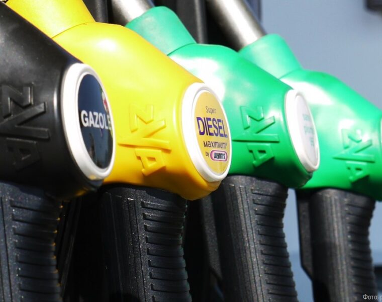Литр бензина в Калининграде стоит значительно дороже, чем в среднем по стране