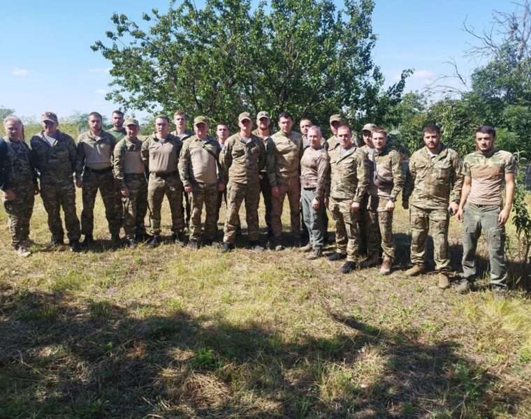Алиханов навестил калининградских бойцов в ДНР и на Запорожье