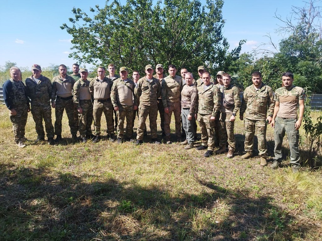 Алиханов навестил калининградских бойцов в ДНР и на Запорожье