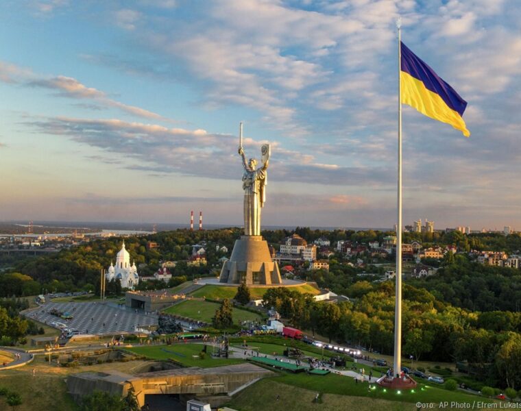 Медведев: киевским властям нужно будет отказаться от Киева