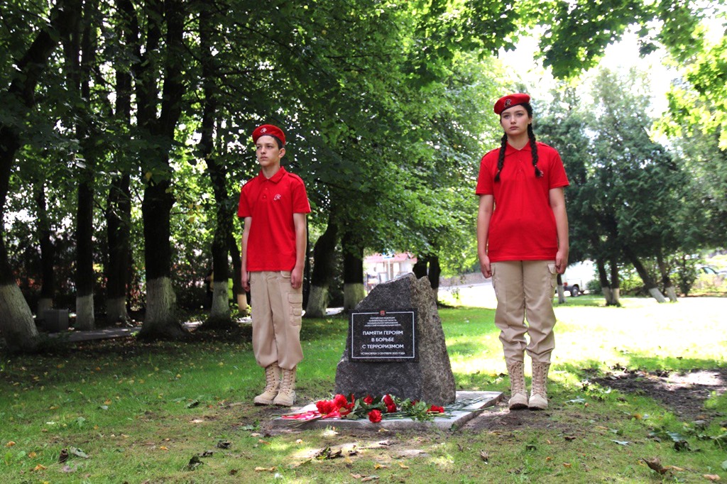 В Полесске установили камень в память героев в борьбе с терроризмом