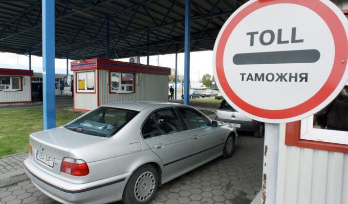 Запрет въезда на личных авто не касается калининградского транзита
