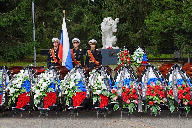 Под Зеленоградском торжественно перезахоронили советских воинов