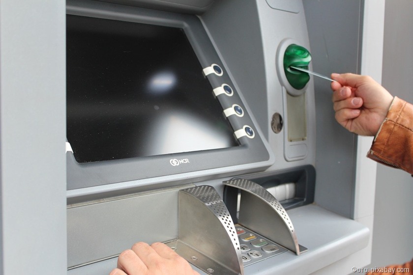 74-летняя калининградка присвоила 105 тысяч рублей из банкомата