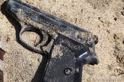 Ревнивый калининградец из самодельного оружия пытался застрелить знакомого