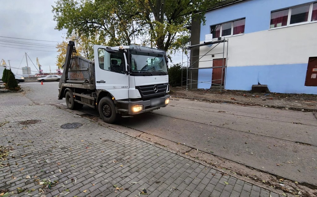 В центре Калининграда столкнулись скорая и две легковушки