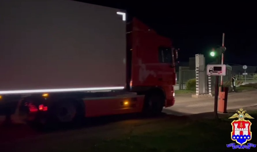 ГИБДД пресекает попытки водителей объехать очередь на границе с Литвой