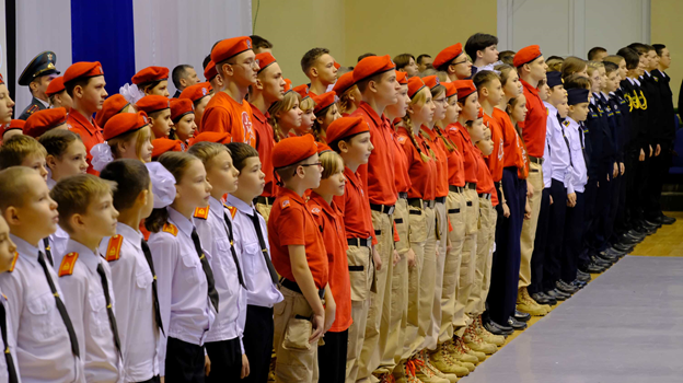 Калининградских школьников посвятили в юнармейцы