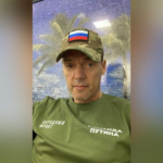 Вернувшегося из зоны СВО актёра Малахов выставил из эфира за бейсболку с флагом РФ