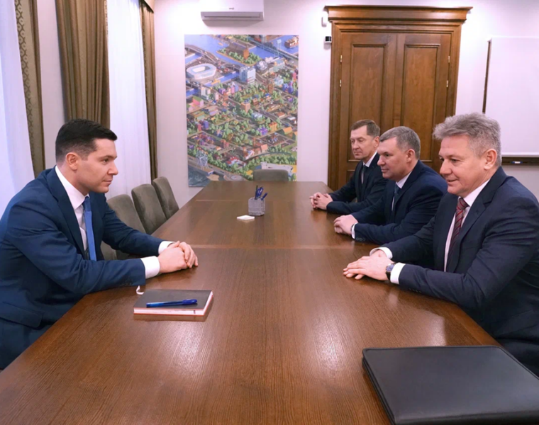 Губернатору Алиханову представили нового начальника регионального УФСБ