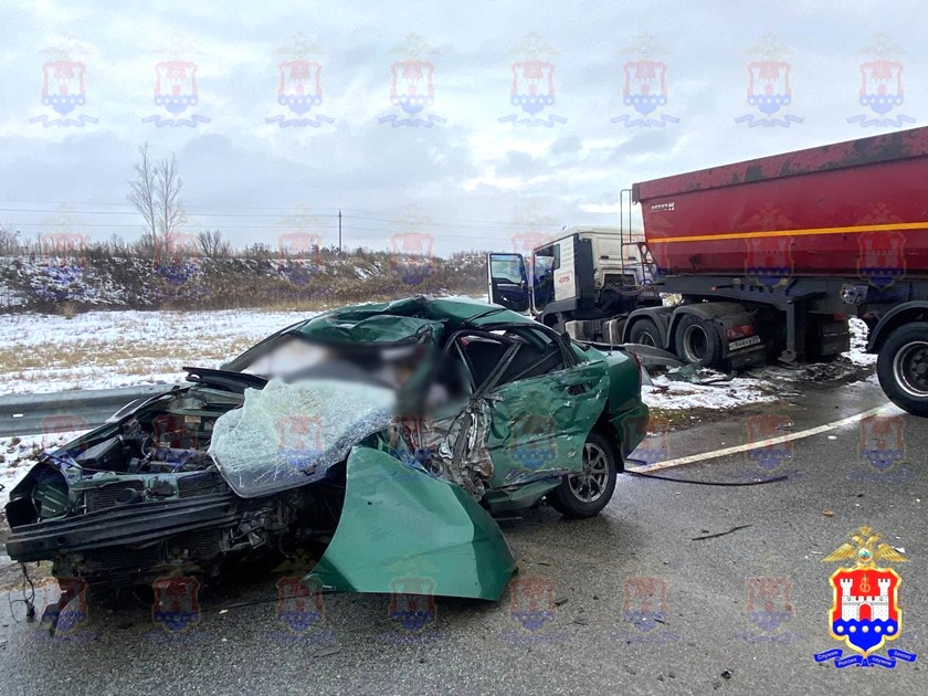 Два человека погибли в ДТП с грузовиком и легковушкой близ Черняховска