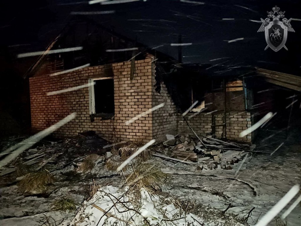 В Ломово в сгоревшем доме найдено тело мужчины