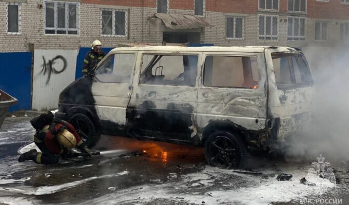В Калининграде на Суздальской улице сгорел автомобиль