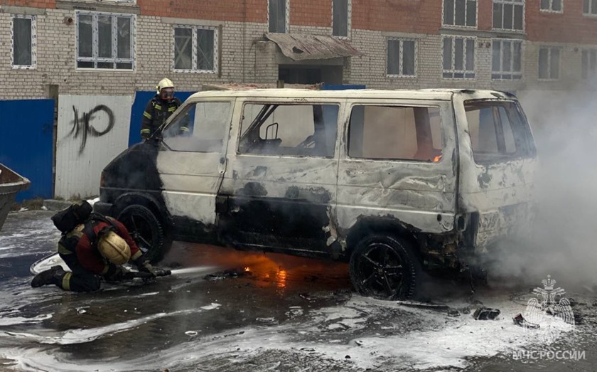 В Калининграде на Суздальской улице сгорел автомобиль