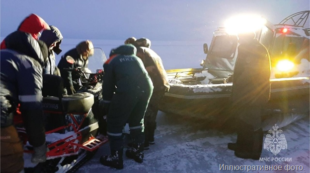 В заливе под Калининградом с дрейфующей льдины сняли пятерых рыбаков