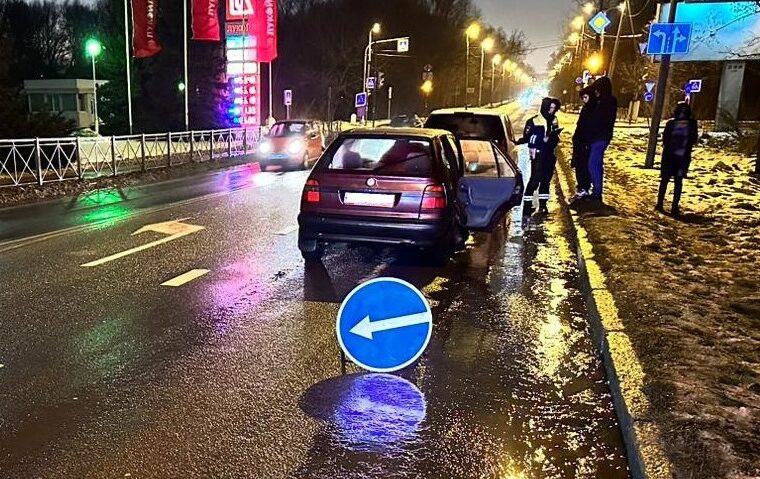 Пьяный работник автосервиса на чужом авто попал в ДТП на окраине Калининграда