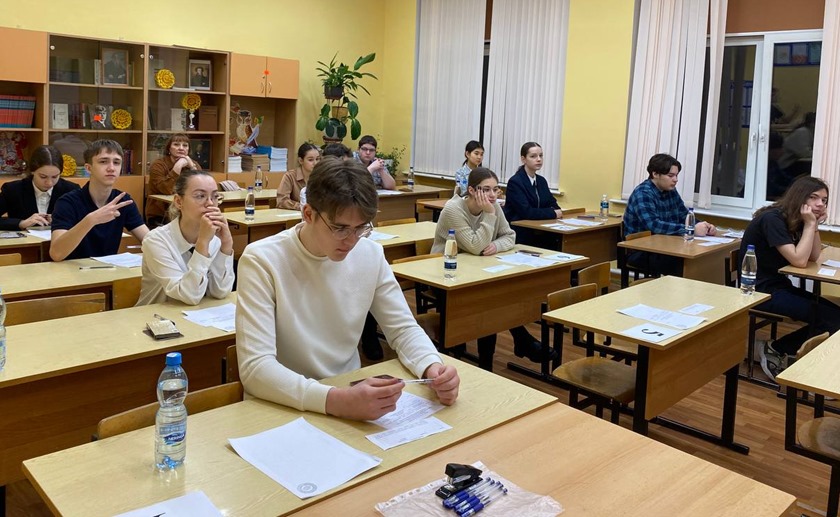 Калининградские школьники приняли участие в первом туре олимпиады по биологии