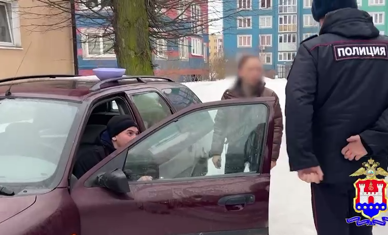 Калининградец украл из автомобиля собачью подстилку