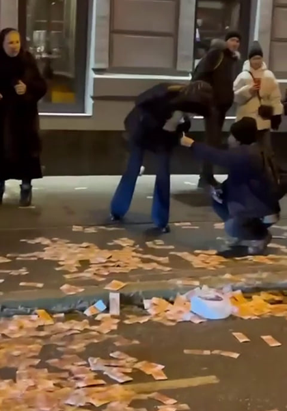 Приезжий из Киргизии на красном «Мустанге» разбросал в центре Москвы пятитысячные купюры