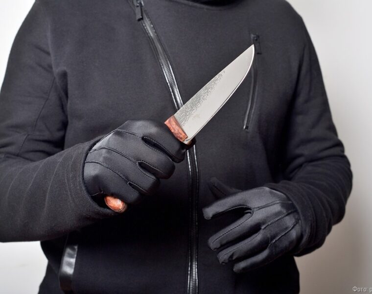 Виновник ДТП угрожал оппонентам ножом и оказался расистом
