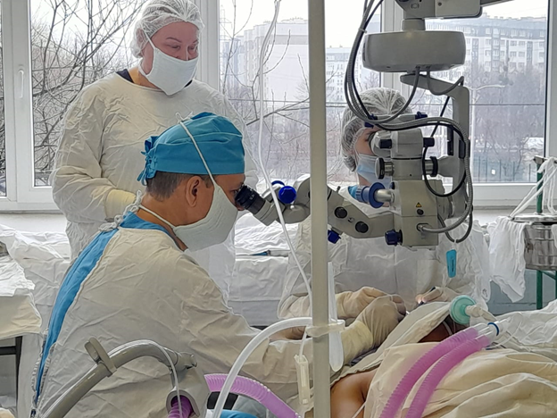 В отделении офтальмологии ЦГКБ провёл мастер-класс специалист из Екатеринбурга