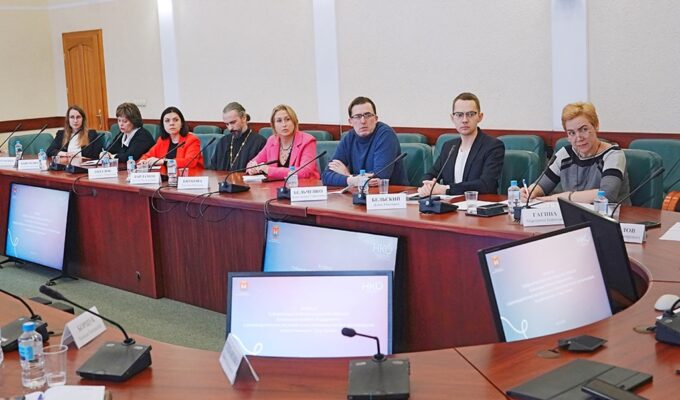 Алиханов обсудил с лидерами общественных организаций вопросы защиты семьи и детства