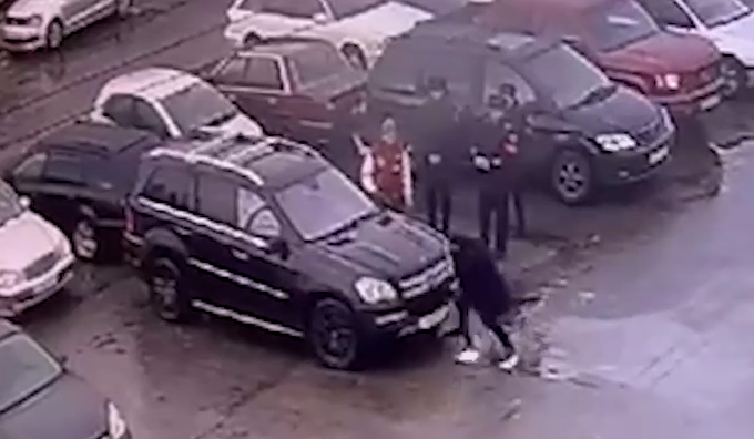 Калининградец разбил дорогой Mercedes из-за спора о двухстах тысячах рублей