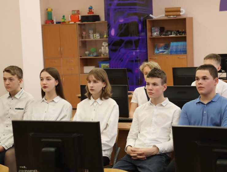 Школьники Калининграда попробовали себя в роли тестировщиков на «Уроке цифры»