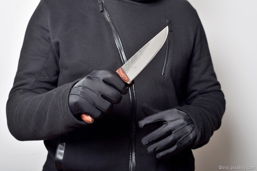 Житель Черняховска подозревается в убийстве приятеля одним ударом ножа в шею