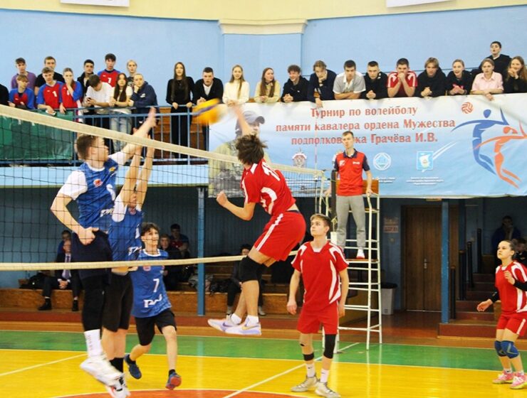 В Калининграде устроили школьный турнир по волейболу памяти подполковника И.В. Грачёва