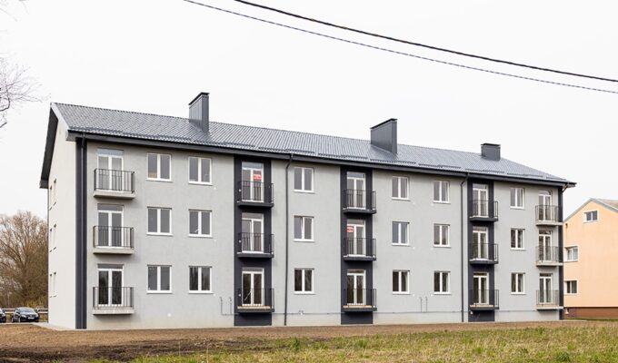 Жителю авариных домов из Люблино получили ключи от новых квартир