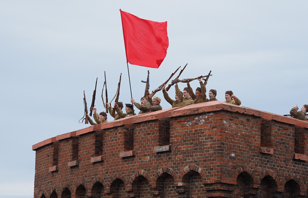 В Калининграде устроили историческую реконструкцию штурма башни «Дона»