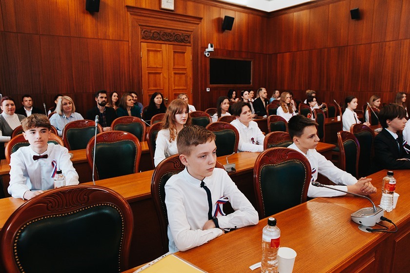 Школьники Калининграда получили паспорта граждан России