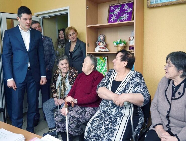 Алиханов встретился с подопечными социального центра «Два поколения»