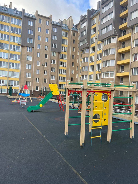 В Зеленоградске прокуратура через суд ищет ответственного за детскую игровую площадку
