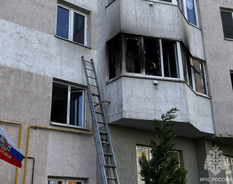В Калининграде тушили квартиру с загоревшимся холодильником