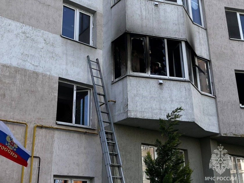 В Калининграде тушили квартиру с загоревшимся холодильником