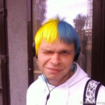 Москвич оштрафован за покрашенные в цвета украинского флага волосы