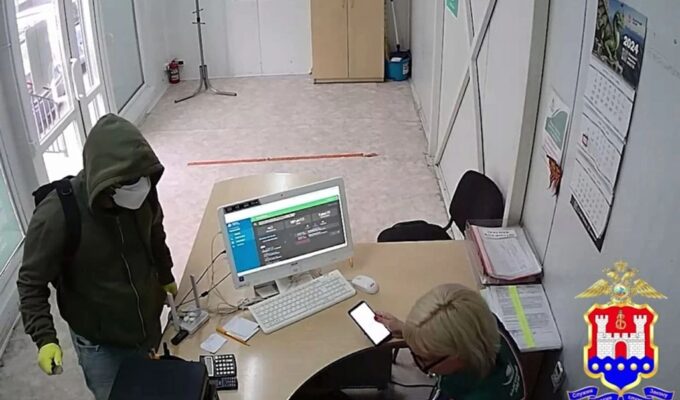 Калининградец из-за долгов ограбил офис микрофинансовой организации
