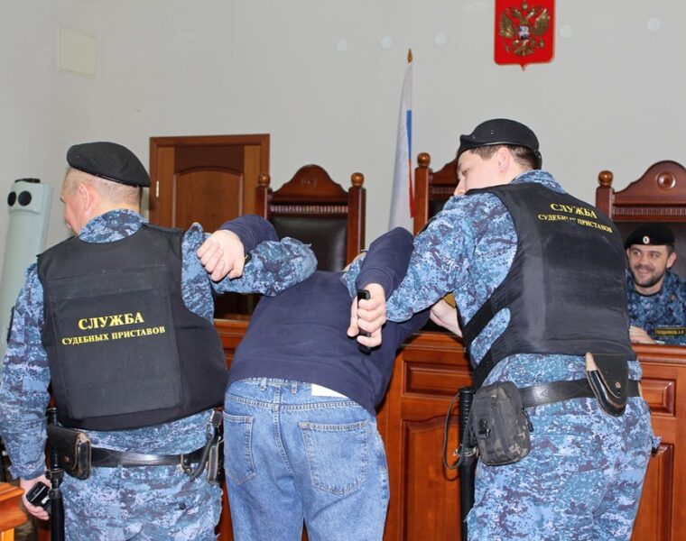 Калининградские приставы отработали обеспечение порядка и безопасности в суде